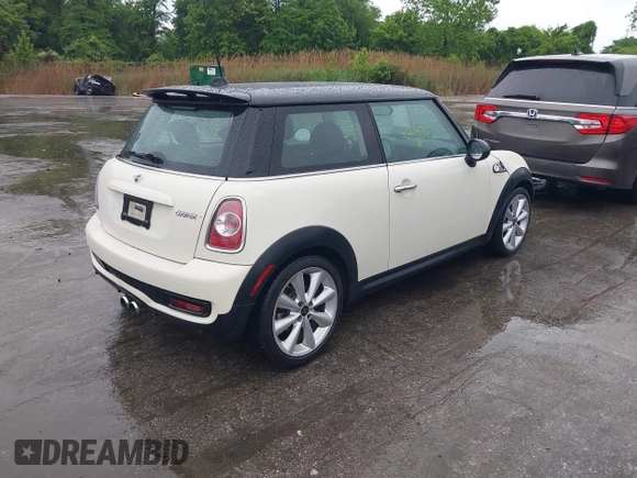 2012 MINI Hardtop S z VIN WMWSV3C59CT386436, wystawiony jako IAAI lot #42254715 z przebiegiem 60 260 mil mil oraz . Historia ofert i sprzedaży dostępna na DreamBid. Obrazek 4.