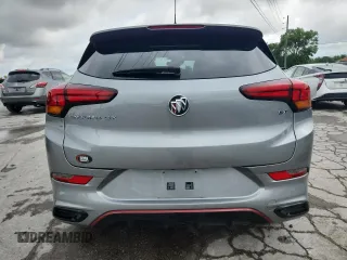 2023 Buick Encore GX Select z VIN KL4MMDSL6PB066405, wystawiony jako Copart lot #59940995 z przebiegiem 26 385 mil mil oraz Czysty tytuł • Clean title. Historia ofert i sprzedaży dostępna na DreamBid. Obrazek 6.
