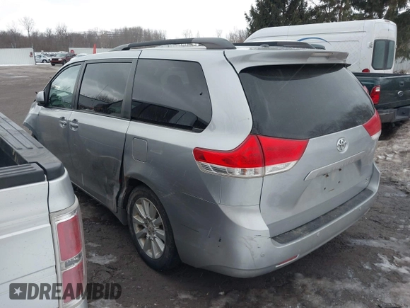 2012 Toyota Sienna XLE with VIN 5TDDK3DC9CS037616, listed as a IAAI auction lot 41435361 with 250,043 mi miles. Bid and sale history available at carsss.com. Image 3.