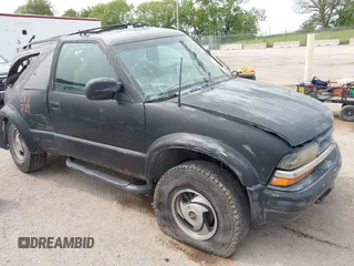 2000 Chevrolet Blazer LS с VIN 1GNCT18W3YK249760, выставлен на аукционе IAAI как лот 42329467 с пробегом Не указан миль и . История ставок и продаж доступна на DreamBid. Изображение 1.