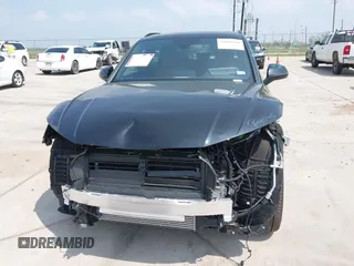2025 Audi Q5 S line Premium z VIN WA1GAAFY3S2040329, wystawiony jako IAAI lot #41896569 z przebiegiem 2 575 mil mil oraz . Historia ofert i sprzedaży dostępna na DreamBid. Obrazek 6.