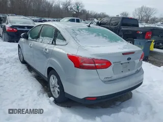 2015 Ford Focus SE z VIN 1FADP3F26FL357140, wystawiony jako IAAI lot #41256854 z przebiegiem 194 812 mil mil oraz . Historia ofert i sprzedaży dostępna na DreamBid. Obrazek 3.
