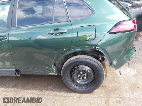 2023 Toyota Corolla Cross XLE z VIN 7MUDAABG1PV075110, wystawiony jako IAAI lot #42802303 z przebiegiem 41 869 mil mil oraz . Historia ofert i sprzedaży dostępna na DreamBid. Obrazek 6.