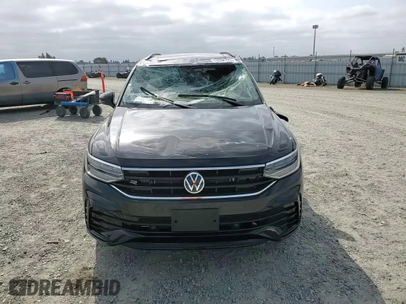 2024 Volkswagen Tiguan SE R-Line Black z VIN 3VVCB7AX8RM072281, wystawiony jako Copart lot #54356745 z przebiegiem 10 562 mil mil oraz Szkoda całkowita • Salvage title. Historia ofert i sprzedaży dostępna na DreamBid. Obrazek 15.