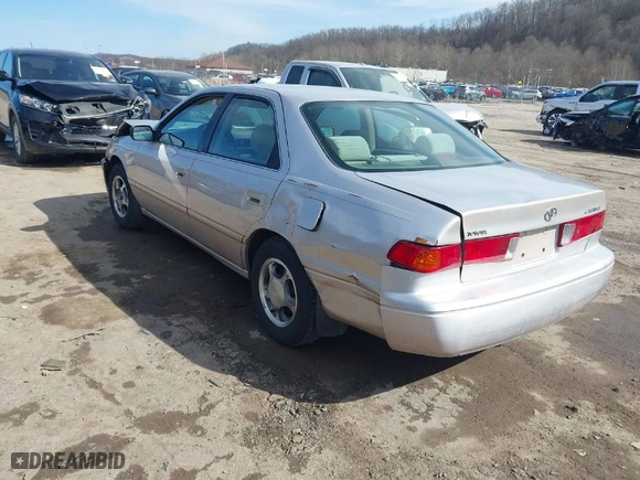 2000 Toyota Camry CE with VIN 4T1BG22K2YU657543, listed as a IAAI auction lot 41704419 with 255,076 mi miles. Bid and sale history available at carsss.com. Image 3.