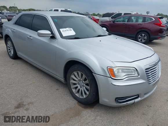 2012 Chrysler 300 z VIN 2C3CCAAG4CH117834, wystawiony jako IAAI lot #42429428 z przebiegiem 226 738 mil mil oraz . Historia ofert i sprzedaży dostępna na DreamBid. Obrazek 1.