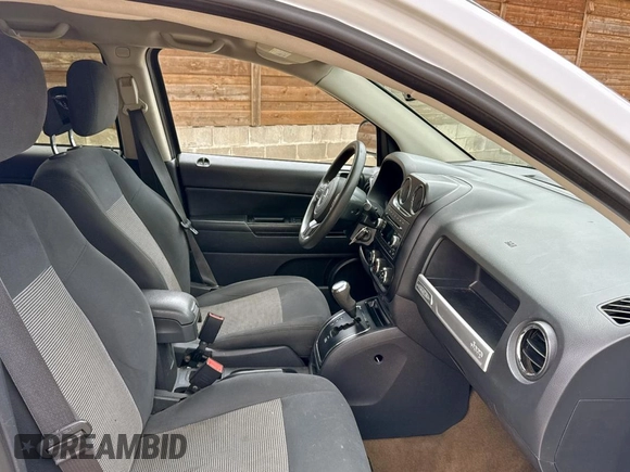 2016 Jeep Compass Sport z VIN 1C4NJCBA3GD568160, wystawiony jako Copart lot #63929375 z przebiegiem 177 406 mil mil oraz Czysty tytuł • Clean title. Historia ofert i sprzedaży dostępna na DreamBid. Obrazek 5.