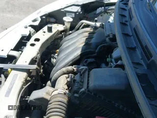 2015 Nissan Note SV z VIN 3N1CE2CP8FL415665, wystawiony jako IAAI lot #42842530 z przebiegiem 140 068 mil mil oraz . Historia ofert i sprzedaży dostępna na DreamBid. Obrazek 19.