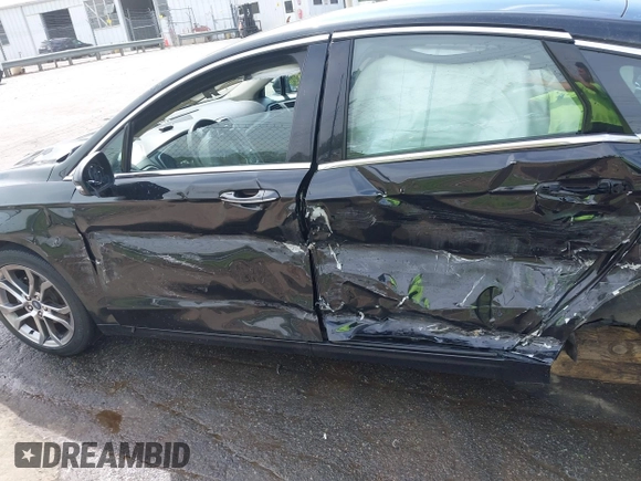 2019 Ford Fusion SEL with VIN 3FA6P0CD5KR182520, listed as a IAAI auction lot 42014190 with 107,028 mi miles and . Bid and sale history available at carsss.com. Image 14.