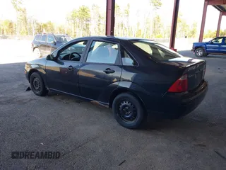 2007 Ford Focus S with VIN 1FAFP34N27W350658, listed as a IAAI auction lot 42012197 with 178,795 mi miles and . Bid and sale history available at carsss.com. Image 3.
