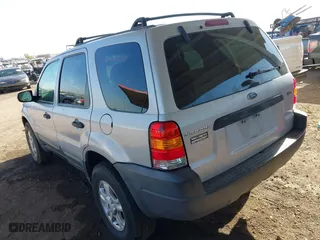 2004 Ford Escape XLT with VIN 1FMYU03114KA43652, listed as a IAAI auction lot 41701166 with 201,035 mi miles. Bid and sale history available at carsss.com. Image 3.
