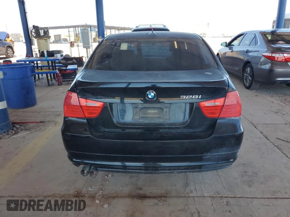 2011 BMW 3 Series 328i z VIN WBAPH5C55BA446506, wystawiony jako Copart lot #64320775 z przebiegiem 176 862 mil mil oraz Czysty tytuł • Clean title. Historia ofert i sprzedaży dostępna na DreamBid. Obrazek 6.