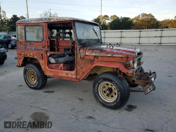 1979 Toyota Land Cruiser z VIN FJ40301186, wystawiony jako Copart lot #81364664 z przebiegiem 9 490 mil mil oraz Czysty tytuł • Clean title. Historia ofert i sprzedaży dostępna na DreamBid. Obrazek 4.