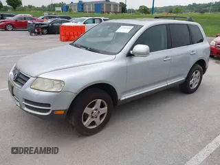 2007 Volkswagen Touareg V6 z VIN WVGZE77L57D001046, wystawiony jako IAAI lot #42283224 z przebiegiem 243 861 mil mil oraz . Historia ofert i sprzedaży dostępna na DreamBid. Obrazek 2.