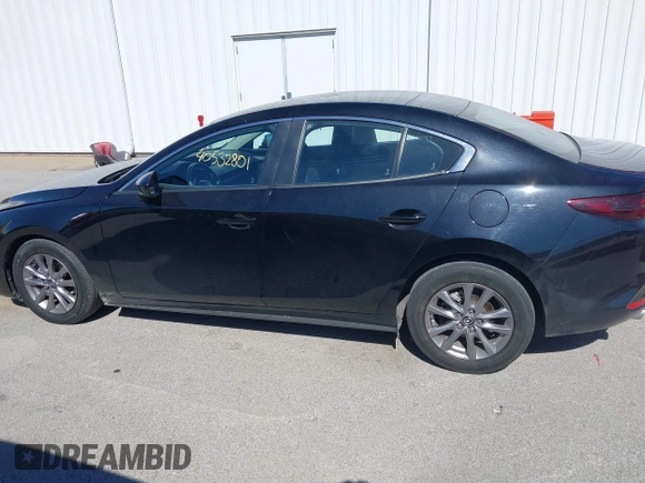 2021 Mazda 3 S z VIN JM1BPAAL4M1333238, wystawiony jako IAAI lot #40532801 z przebiegiem 33 538 mil mil oraz . Historia ofert i sprzedaży dostępna na DreamBid. Obrazek 14.