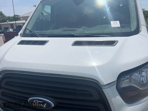 2018 Ford Transit z VIN 1FTYR2CM5JKB45950, wystawiony jako IAAI lot #42532710 z przebiegiem 98 554 mil mil oraz . Historia ofert i sprzedaży dostępna na DreamBid. Obrazek 1.