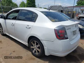 2012 Nissan Sentra 2.0 z VIN 3N1AB6AP1CL640743, wystawiony jako IAAI lot #42165025 z przebiegiem 156 311 mil mil oraz . Historia ofert i sprzedaży dostępna na DreamBid. Obrazek 3.