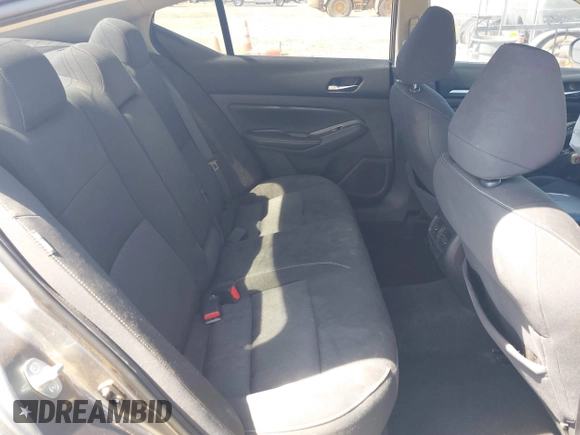 2019 Nissan Altima 2.5 SV with VIN 1N4BL4DV0KC175997, listed as a IAAI auction lot 41884416 with 92,969 mi miles. Bid and sale history available at carsss.com. Image 8.