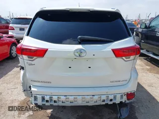 2019 Toyota Highlander Limited with VIN 5TDDZRFH5KS958544, listed as a IAAI auction lot 42094765 with 110,364 mi miles and . Bid and sale history available at DreamBid. Image 17.