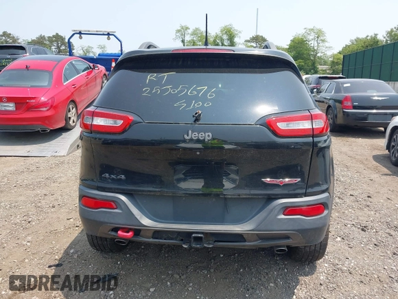 2014 Jeep Cherokee Trailhawk with VIN 1C4PJMBS8EW285276, listed as a IAAI auction lot 42408796 with Not provided miles and . Bid and sale history available at DreamBid. Image 15.