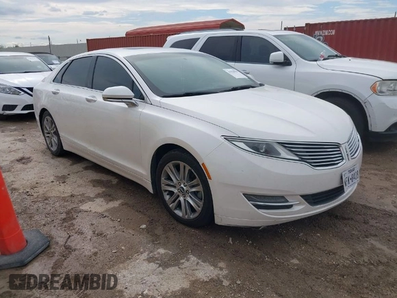 2015 Lincoln MKZ with VIN 3LN6L2G97FR616137, listed as a IAAI auction lot 41920939 with 180,004 mi miles. Bid and sale history available at carsss.com. Image 1.