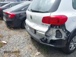 2015 Volkswagen Tiguan S z VIN WVGAV7AX7FW564563, wystawiony jako IAAI lot #42369715 z przebiegiem 27 976 mil mil oraz . Historia ofert i sprzedaży dostępna na DreamBid. Obrazek 17.