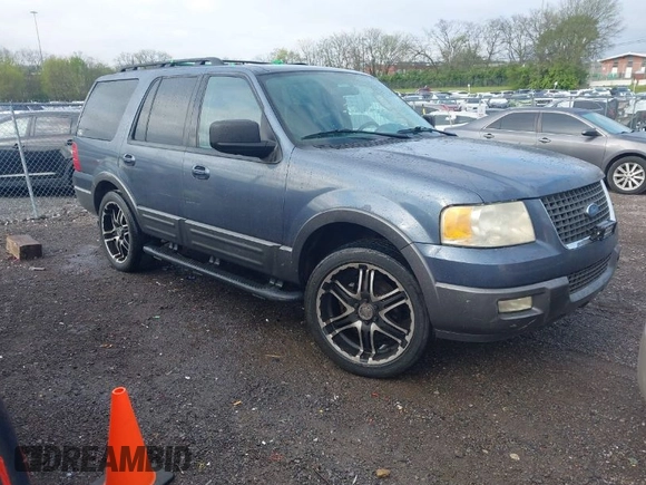 2006 Ford Expedition Special Service with VIN 1FMPU15566LA06014, listed as a IAAI auction lot 42016874 with 294,605 mi miles. Bid and sale history available at carsss.com. Image 1.