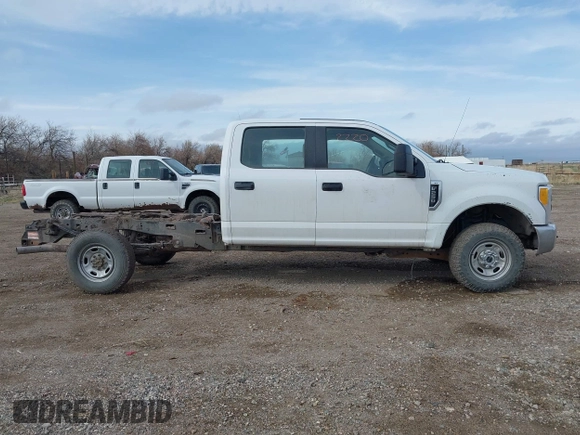 2017 Ford Super Duty F-250 SRW XL with VIN 1FD7W2B69HEC90498, listed as a IAAI auction lot 42032220 with 1 mi miles. Bid and sale history available at carsss.com. Image 14.