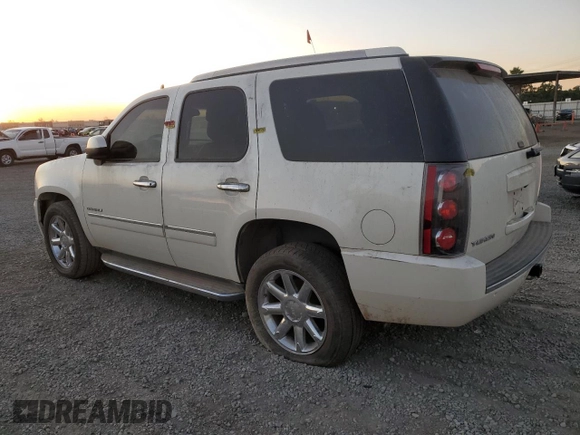 2014 GMC Yukon Denali z VIN 1GKS1EEF7ER180648, wystawiony jako Copart lot #79656084 z przebiegiem Nie podano mil oraz Szkoda całkowita • Salvage title. Historia ofert i sprzedaży dostępna na DreamBid. Obrazek 2.