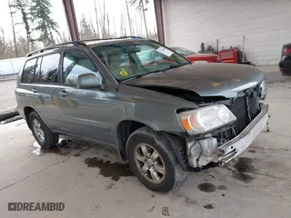 2004 Toyota Highlander with VIN JTEEP21AX40058820, listed as a IAAI auction lot 41798900 with 330,991 mi miles. Bid and sale history available at carsss.com. Image 1.