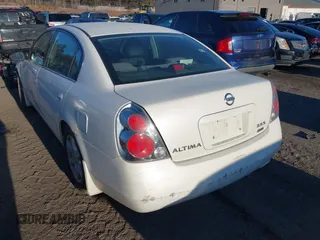 2006 Nissan Altima 2.5 with VIN 1N4AL11D46N340014, listed as a IAAI auction lot 41697482 with 165,757 mi miles. Bid and sale history available at carsss.com. Image 3.
