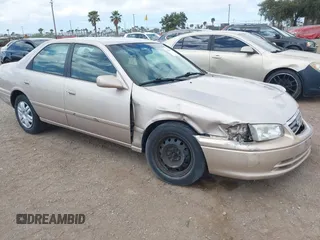 2000 Toyota Camry CE z VIN 4T1BG22K3YU628147, wystawiony jako IAAI lot #42260833 z przebiegiem 171 375 mil mil oraz . Historia ofert i sprzedaży dostępna na DreamBid. Obrazek 1.