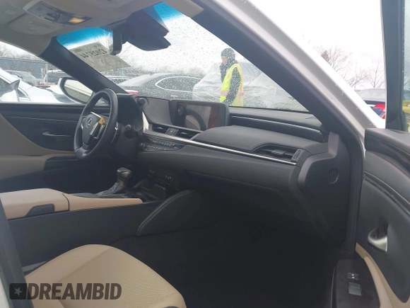 2019 Lexus ES with VIN 58ABZ1B1XKU010853, listed as a IAAI auction lot 42025744 with 42,416 mi miles. Bid and sale history available at carsss.com. Image 5.