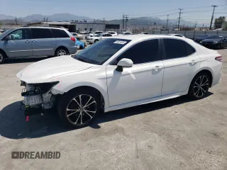 2020 Toyota Camry SE z VIN 4T1M11AK0LU899522, wystawiony jako Copart lot #52821625 z przebiegiem 97 220 mil mil oraz Szkoda całkowita • Salvage title. Historia ofert i sprzedaży dostępna na DreamBid. Obrazek 1.