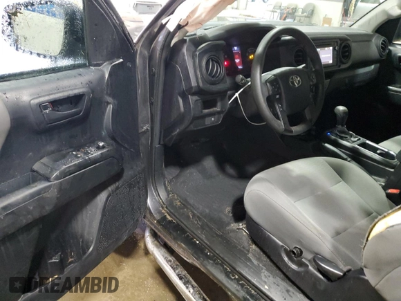 2018 Toyota Tacoma SR z VIN 5TFSX5EN1JX058679, wystawiony jako Copart lot #45236605 z przebiegiem 106 306 mil mil oraz Szkoda całkowita • Salvage title. Historia ofert i sprzedaży dostępna na DreamBid. Obrazek 8.