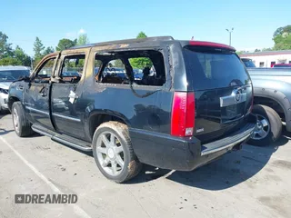 2009 Cadillac Escalade ESV z VIN 1GYFK26209R283494, wystawiony jako IAAI lot #41981622 z przebiegiem Nie podano mil oraz . Historia ofert i sprzedaży dostępna na DreamBid. Obrazek 3.