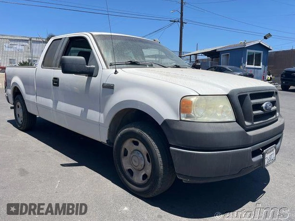2007 Ford F-150 XLT z VIN 1FTPX12577NA29467, wystawiony jako IAAI lot #42821257 z przebiegiem 232 996 mil mil oraz . Historia ofert i sprzedaży dostępna na DreamBid. Obrazek 10.