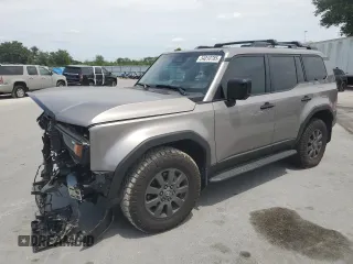 2024 Toyota Land Cruiser z VIN JTEABFAJ8R5005337, wystawiony jako Copart lot #54010785 z przebiegiem 8 469 mil mil oraz Nie do naprawy • Non repairable. Historia ofert i sprzedaży dostępna na DreamBid. Obrazek 1.