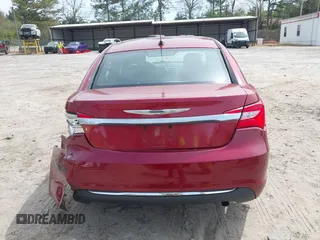 2014 Chrysler 200 LX z VIN 1C3CCBAB1EN209312, wystawiony jako IAAI lot #41932302 z przebiegiem 143 335 mil mil oraz . Historia ofert i sprzedaży dostępna na DreamBid. Obrazek 16.