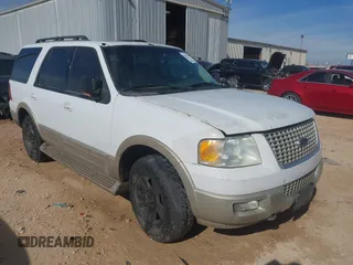 2005 Ford Expedition Eddie Bauer with VIN 1FMFU18585LA97745, listed as a IAAI auction lot 41275947 with 300,487 mi miles. Bid and sale history available at carsss.com. Image 1.