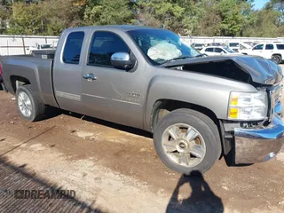 2012 Chevrolet Silverado 1500 LT with VIN 1GCRCSE06CZ277402, listed as a IAAI auction lot 40880052 with 140,769 mi miles. Bid and sale history available at carsss.com. Image 1.