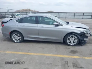 2015 Chrysler 200 Limited z VIN 1C3CCCAB8FN574495, wystawiony jako IAAI lot #42027962 z przebiegiem 164 490 mil mil oraz . Historia ofert i sprzedaży dostępna na DreamBid. Obrazek 13.