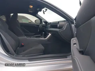 2023 Toyota 86 z VIN JF1ZNBC15P8759916, wystawiony jako IAAI lot #42160271 z przebiegiem 28 360 mil mil oraz . Historia ofert i sprzedaży dostępna na DreamBid. Obrazek 5.