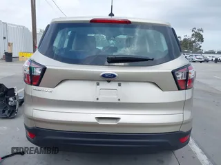 2018 Ford Escape S z VIN 1FMCU0F76JUA99595, wystawiony jako IAAI lot #42369434 z przebiegiem 19 207 mil mil oraz . Historia ofert i sprzedaży dostępna na DreamBid. Obrazek 17.