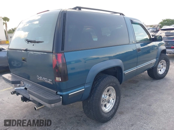 1994 Chevrolet Blazer z VIN 1GNEK18K8RJ373474, wystawiony jako IAAI lot #42028134 z przebiegiem 237 765 mil mil oraz . Historia ofert i sprzedaży dostępna na DreamBid. Obrazek 4.
