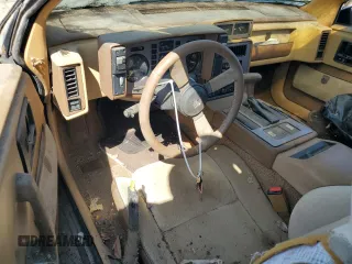 1987 Pontiac Fiero GT z VIN 1G2PG1194HP216891, wystawiony jako Copart lot #72103234 z przebiegiem 55 013 mil mil oraz Tytuł czysty. Historia ofert i sprzedaży dostępna na DreamBid. Obrazek 8.