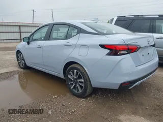 2024 Nissan Versa SV z VIN 3N1CN8EV0RL901518, wystawiony jako IAAI lot #41935491 z przebiegiem 15 873 mil mil oraz . Historia ofert i sprzedaży dostępna na DreamBid. Obrazek 3.