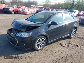 2020 Chevrolet Sonic LT z VIN 1G1JD5SB6L4140998, wystawiony jako IAAI lot #42085225 z przebiegiem 33 196 mil mil oraz . Historia ofert i sprzedaży dostępna na DreamBid. Obrazek 2.