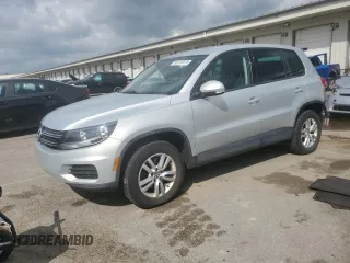 2013 Volkswagen Tiguan S z VIN WVGAV3AX2DW616476, wystawiony jako Copart lot #55313615 z przebiegiem 129 105 mil mil oraz Szkody całkowita. Historia ofert i sprzedaży dostępna na DreamBid. Obrazek 1.