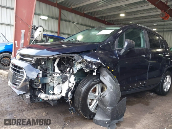 2022 Chevrolet Trax LT with VIN KL7CJPSM9NB564368, listed as a IAAI auction lot 41715716 with 42,421 mi miles. Bid and sale history available at carsss.com. Image 6.